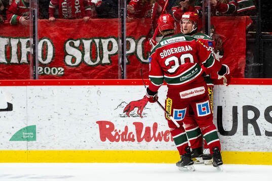 Modos Jesper Olofsson jublar
