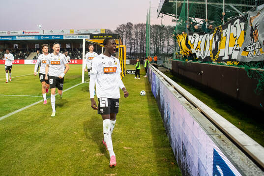 Häckens Abdoulaye Faye jublar