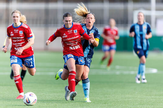 Vittsjös Anna Haddock och Djurgårdens Therese Åsland