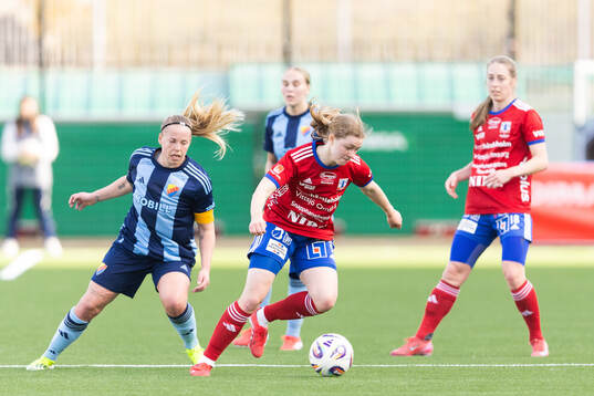 Djurgårdens Therese Åsland och Vittsjös Hannah Sjödahl