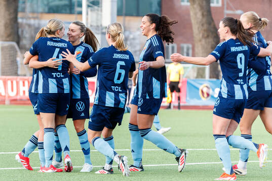Djurgårdens Elsa Pelgander jublar