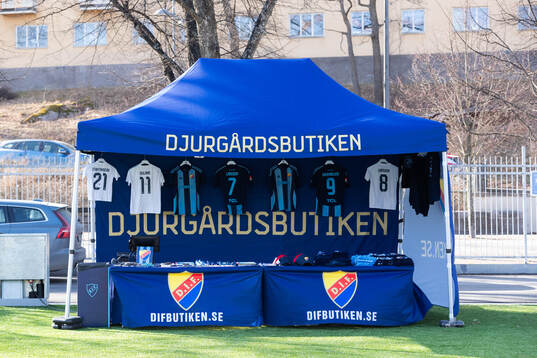 Djurgårdens supportershop innan fotbollsmatchen i Svenska