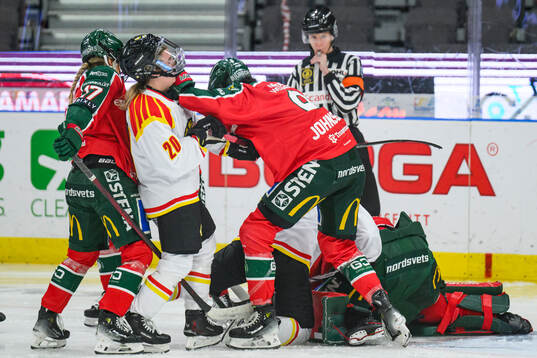 under semifinal fem i SDHL mellan Frölunda och Brynäs