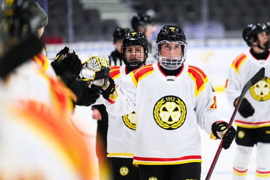 Brynäs Celine Tedenby jublar
