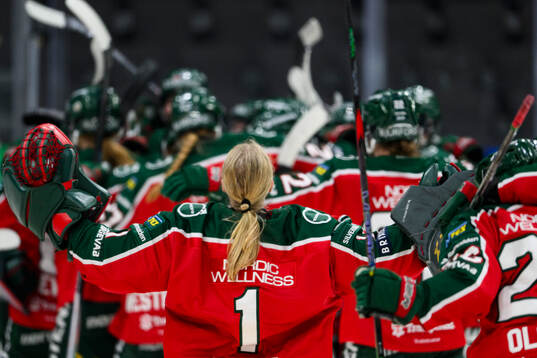 Frölundas målvakt Maja Helge jublar