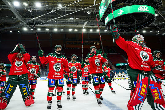 Frölundas spelare jublar