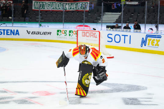 Brynäs målvakt Ena Nystrøm lämnar kassen