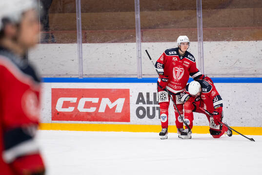 Forshagas Jakob Olsson och Forshagas Hugo Ek Koskela deppar