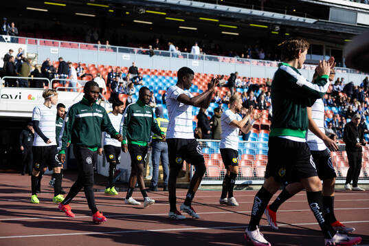 Hammarbys spelare går ut för att värma upp