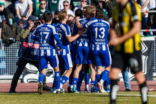 IFK Göteborgs Tobias Heintz jublar med lagkamrater