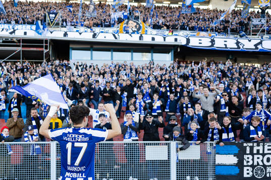 IFK Göteborgs Eman Markovic jublar och tackar klacken