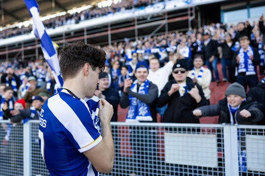 IFK Göteborgs Eman Markovic jublar och tackar klacken
