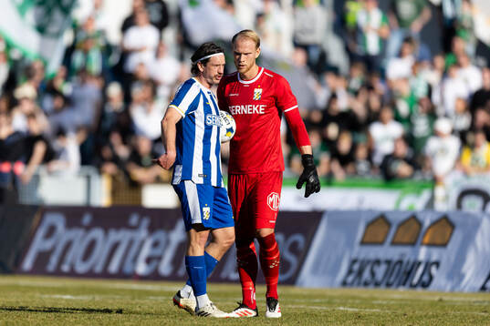 IFK Göteborgs Gustav Svensson och målvakt Pontus Dahlberg