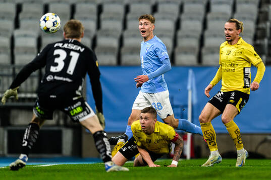 Malmö FFs Hugo Bolin och Elfsborgs Niklas Hult och