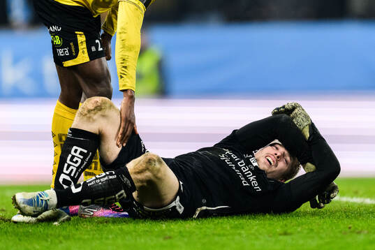 Elfsborgs målvakt Isak Pettersson har ont