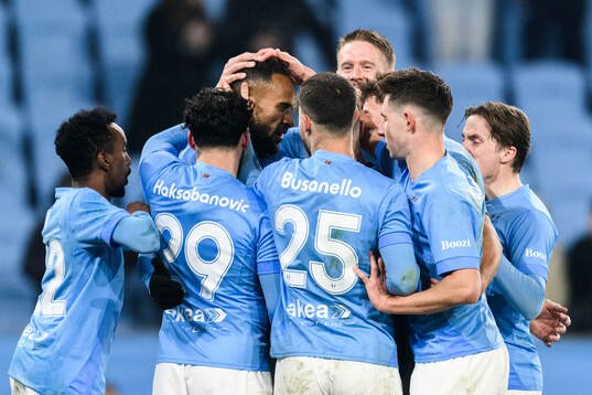 Malmö FFs Isaac Kiese Thelin jublar med lagkamrater