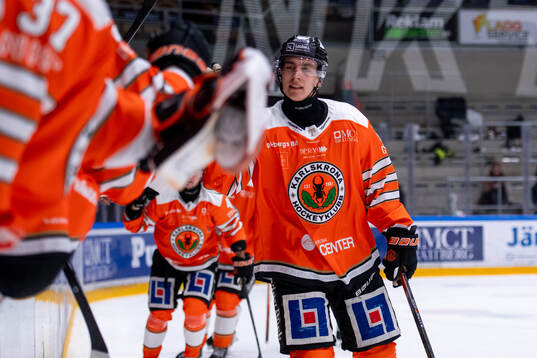 Karlskronas Axel Björnkvist firar sitt 1-0 mål
