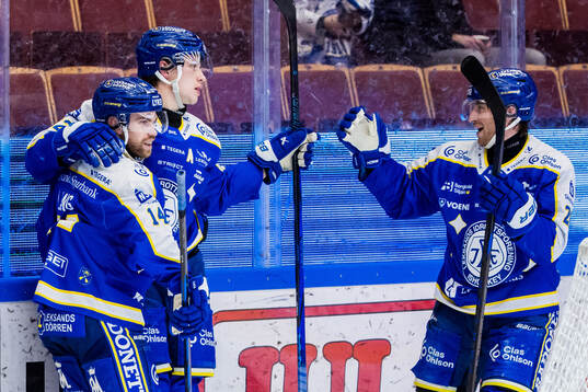 Leksands Lukas Vejdemo jublar med Oskar Lang och Justin
