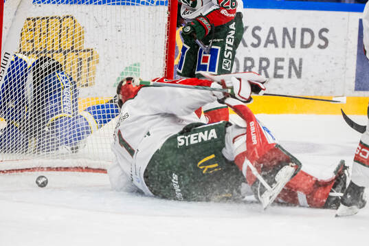 Frölundas målvakt Lars Johansson deppar