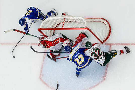 Leksands Justin Glenn Kloos och Frölundas målvakt Lars