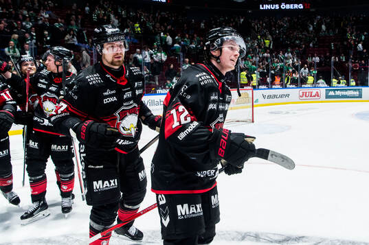 Malmö Redhawks Linus Öberg jublar