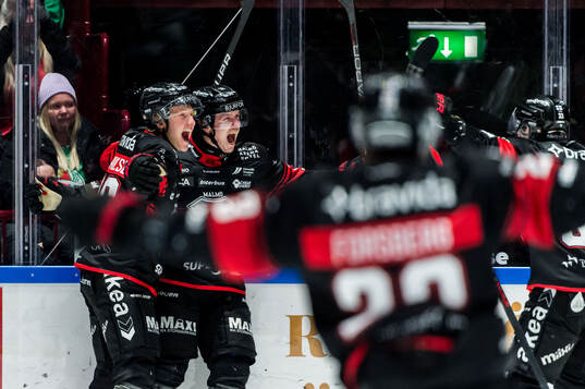 Malmö Redhawks Linus Öberg jublar