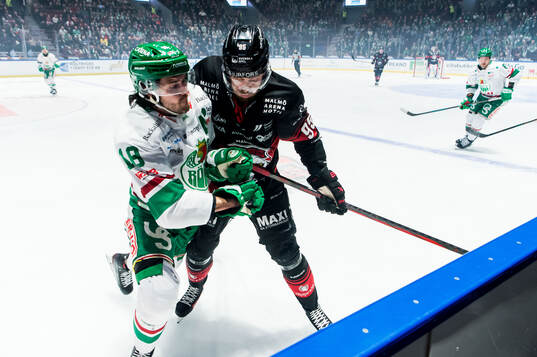 Rögles Dennis Everberg och Malmö Redhawks Carl Persson