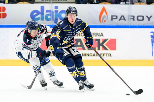 Linköpings Ty Rattie och HV71s Hugo Pettersson