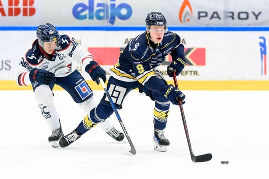 Linköpings Ty Rattie och HV71s Hugo Pettersson