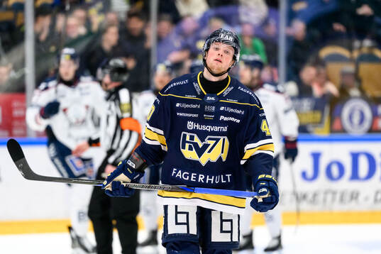 HV71s Oskar Stål-Lyrenäs deppar