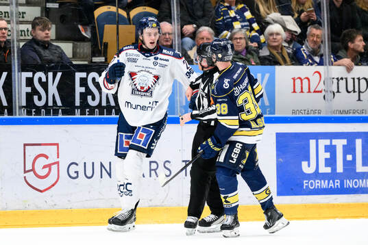 Linköpings William Worge Kreu och HV71s Olle Alsing