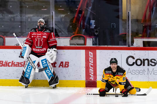 Örebros målvakt Jhonas Enroth och Luleås Mathias Bromé