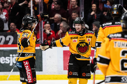 Luleås Brendan Shinnimin och Brian O'neil jublar