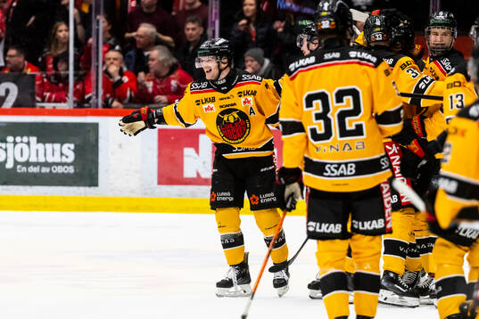 Luleås Brian O'neil jublar