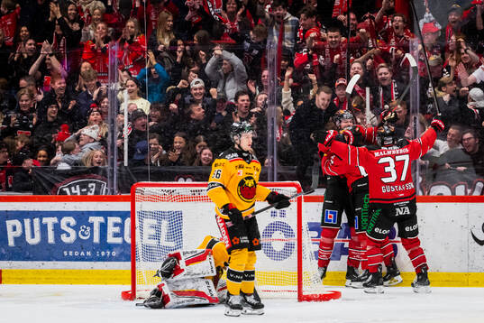 Örebros Christopher Mastomäki och Glenn Gustafsson jublar