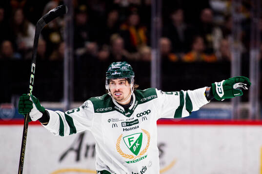 Färjestads David Tomasek jublar