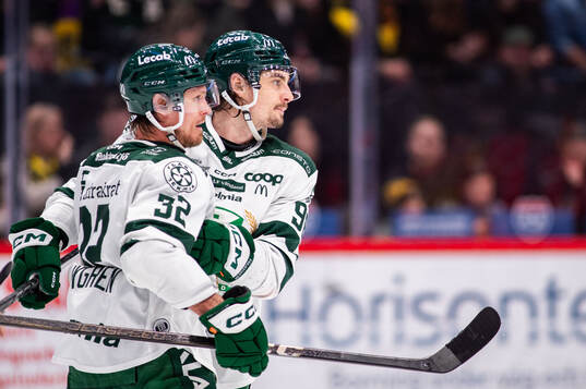 Färjestads Magnus Nygren och David Tomasek jublar