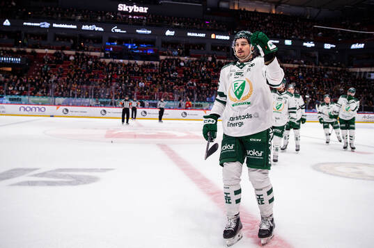 Färjestads David Tomasek jublar