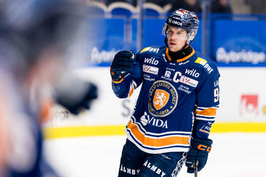 Växjös Joel Persson jublar