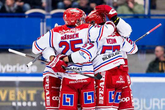 Timrås Anton Wedin jublar med lagkamrater