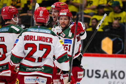 Modos Victor Berglund jublar