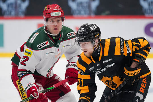 Modos Oscar Pettersson och Skellefteås Jonathan Davidsson