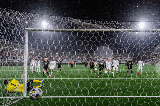GAIS Gustav Lundgren (ej i bild) gör 0-2 bakom Utsiktens