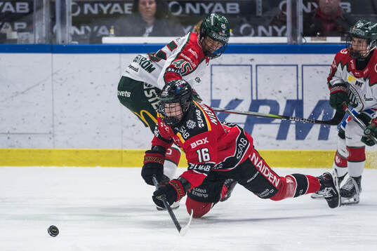 Frölundas Paula Bergström och Luleås Petra Nieminen