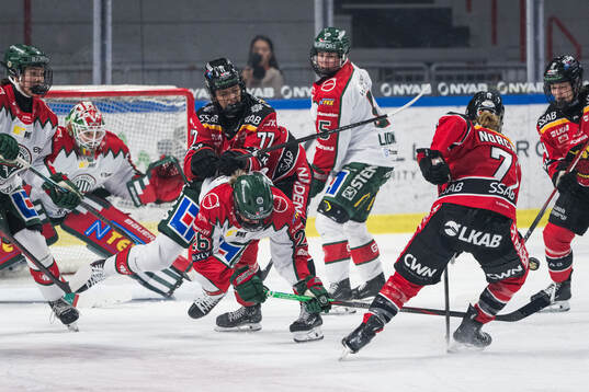 Frölundas Hanna Olsson och Luleås Linnea Johansson