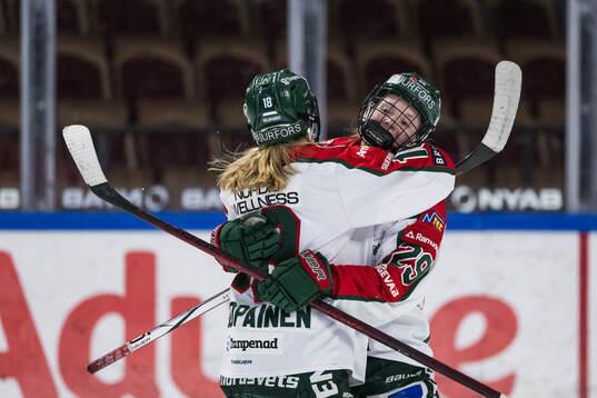 Frölundas Elisa Holopainen och Felicia Wikner-Zienkiewicz