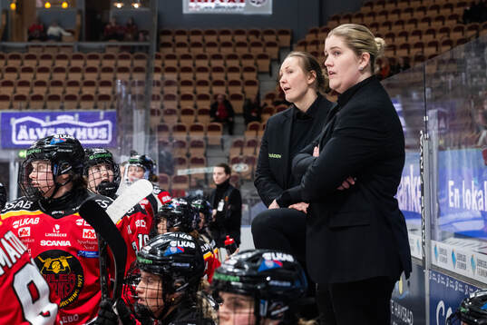 Luleås tränare Melinda Olsson och assisterande tränare