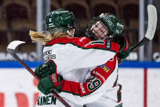 Frölundas Elisa Holopainen och Felicia Wikner-Zienkiewicz