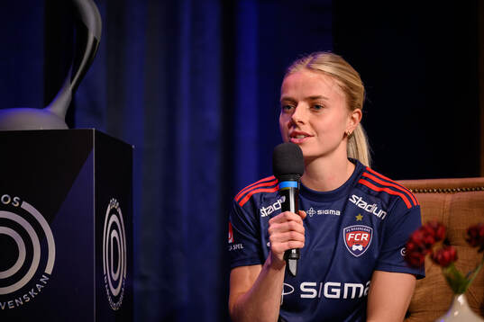 Rosengårds Emilie Woldvik intervjus på scen