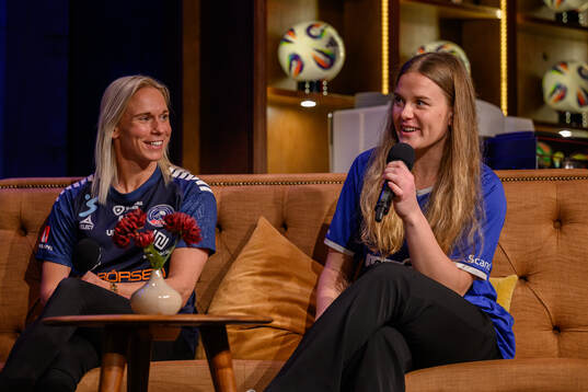 Linköpings Jonna Andersson och Växjös målvakt Maja Bay
